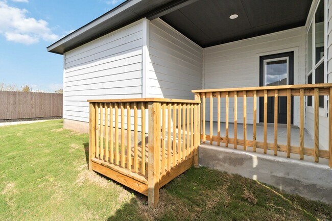 Foto del edificio - Luxury Duplex in Buda TX!