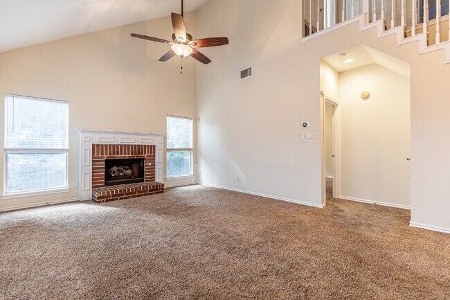 Building Photo - 5834 Spring Square
