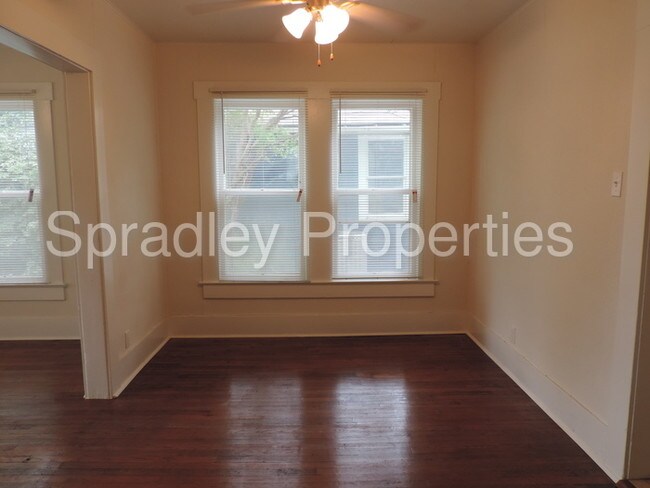 Building Photo - 913 N 13th St