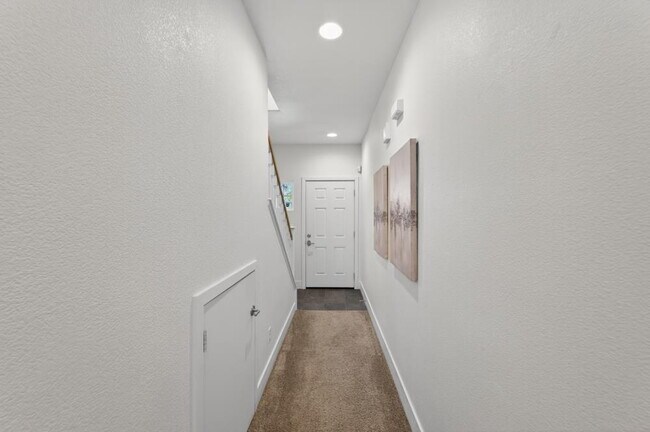 Foto del edificio - Charming 3-Bed Home in Sacramento with 2.5 Baths