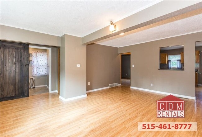 Building Photo - Cozy DSM Home near Merle Hay