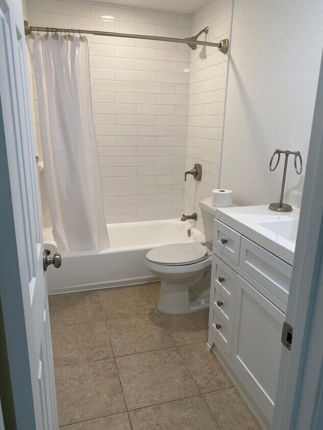 Building Photo - 612 E San Sebastian Ct