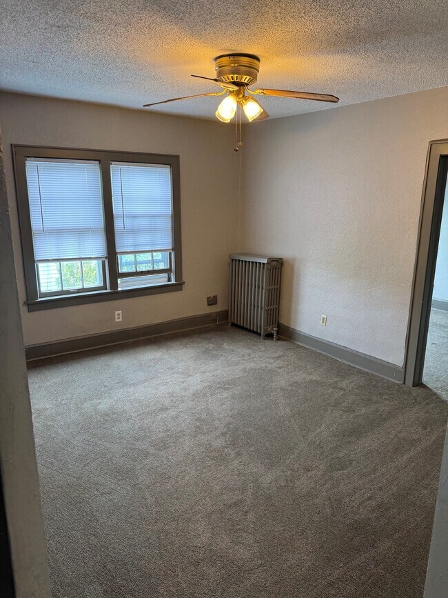 Habitación - Foto 1 - 1658 N Van Buren St