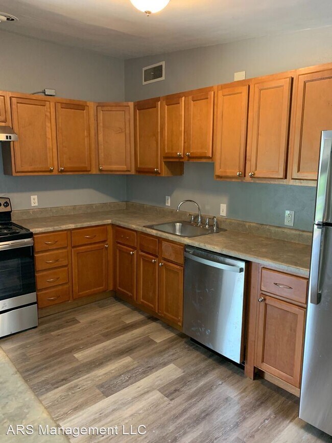 3 br, 2 bath House 8319 Pepperidge House Rental in Berkeley, MO