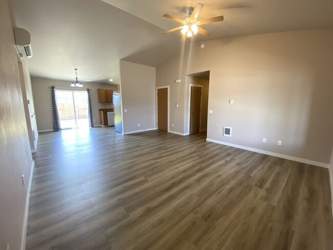 Building Photo - 3 Bed 2 Bath Home for Rent!