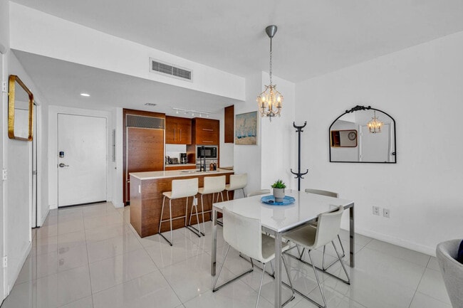 Building Photo - 481 Brickell Ave