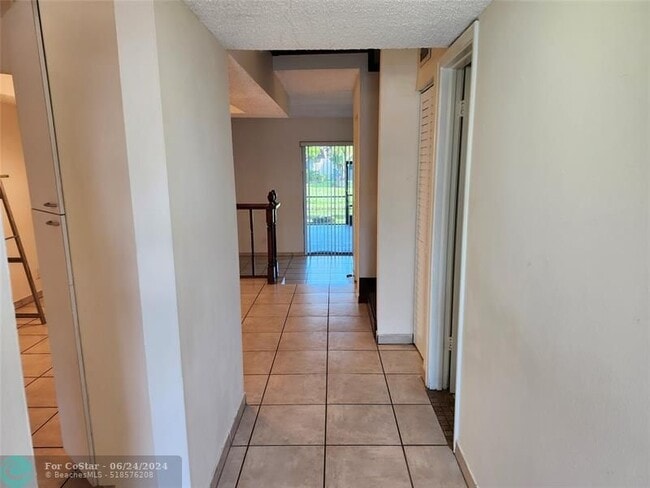 Building Photo - 8971 Palm Tree Ln