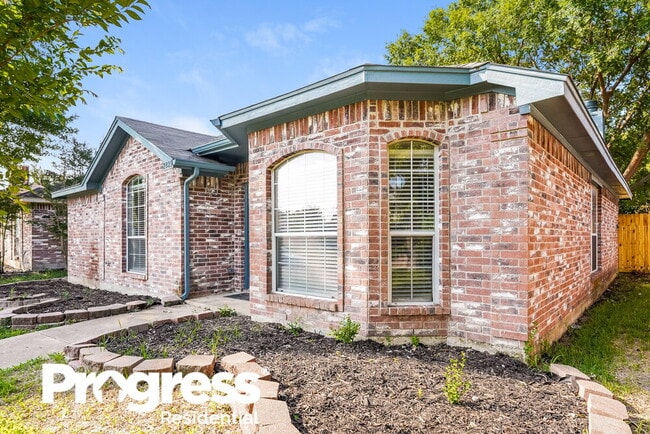 Building Photo - 2829 Hidden Springs Dr