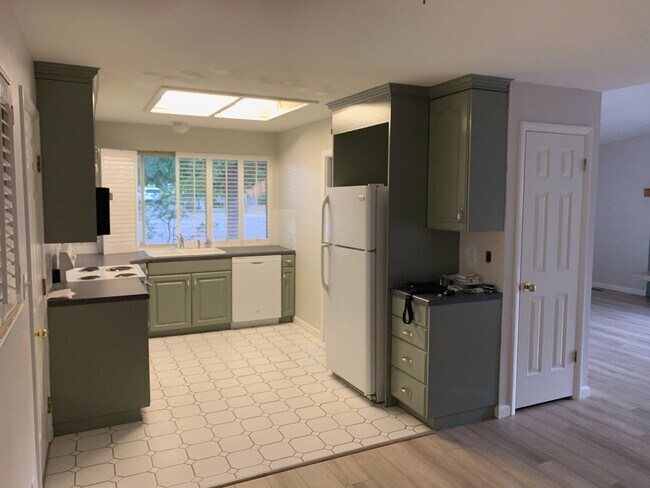 Building Photo - Harvard/Yale duplex with Mother-in-law Sui...