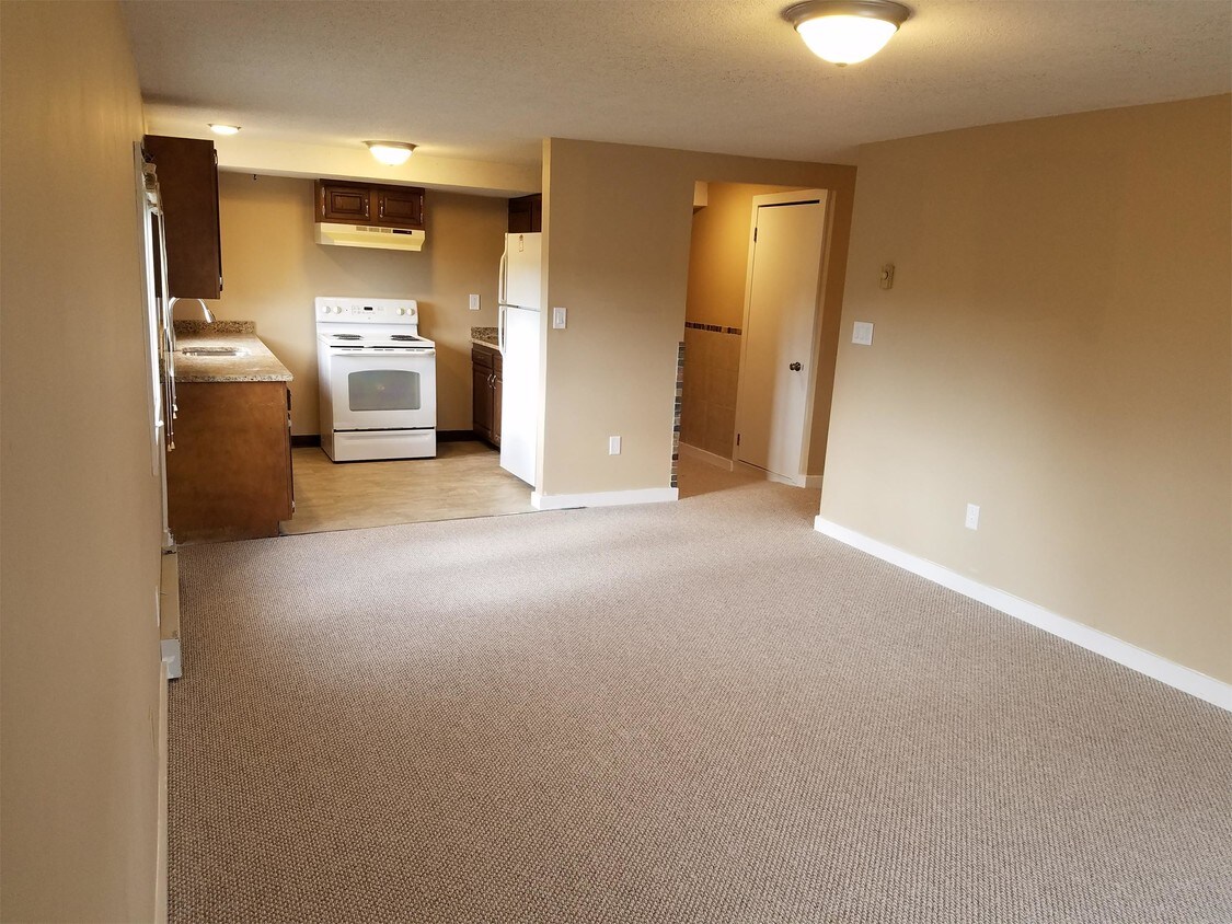 71 West St Unit 2, Cromwell, CT 06416 Apartment for Rent in Cromwell