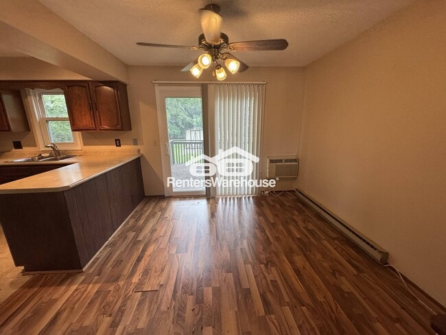 Foto del edificio - 9732 Pleasant Ave S
