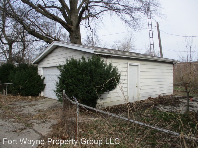 Building Photo - 3 br, 1.5 bath House - 4042 Euclid Avenue