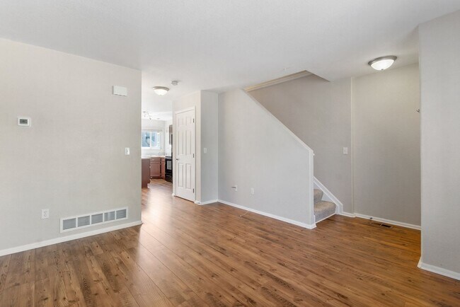 Foto del edificio - 2 bed / 3.5 bath / Aurora Townhome