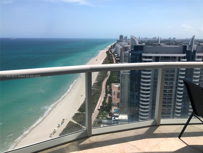 Foto del edificio - 6365 Collins Ave