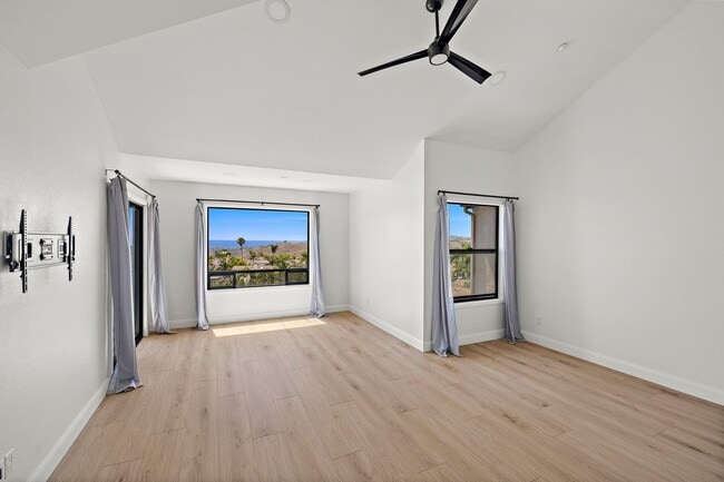 Building Photo - 1060 Calle Del Cerro