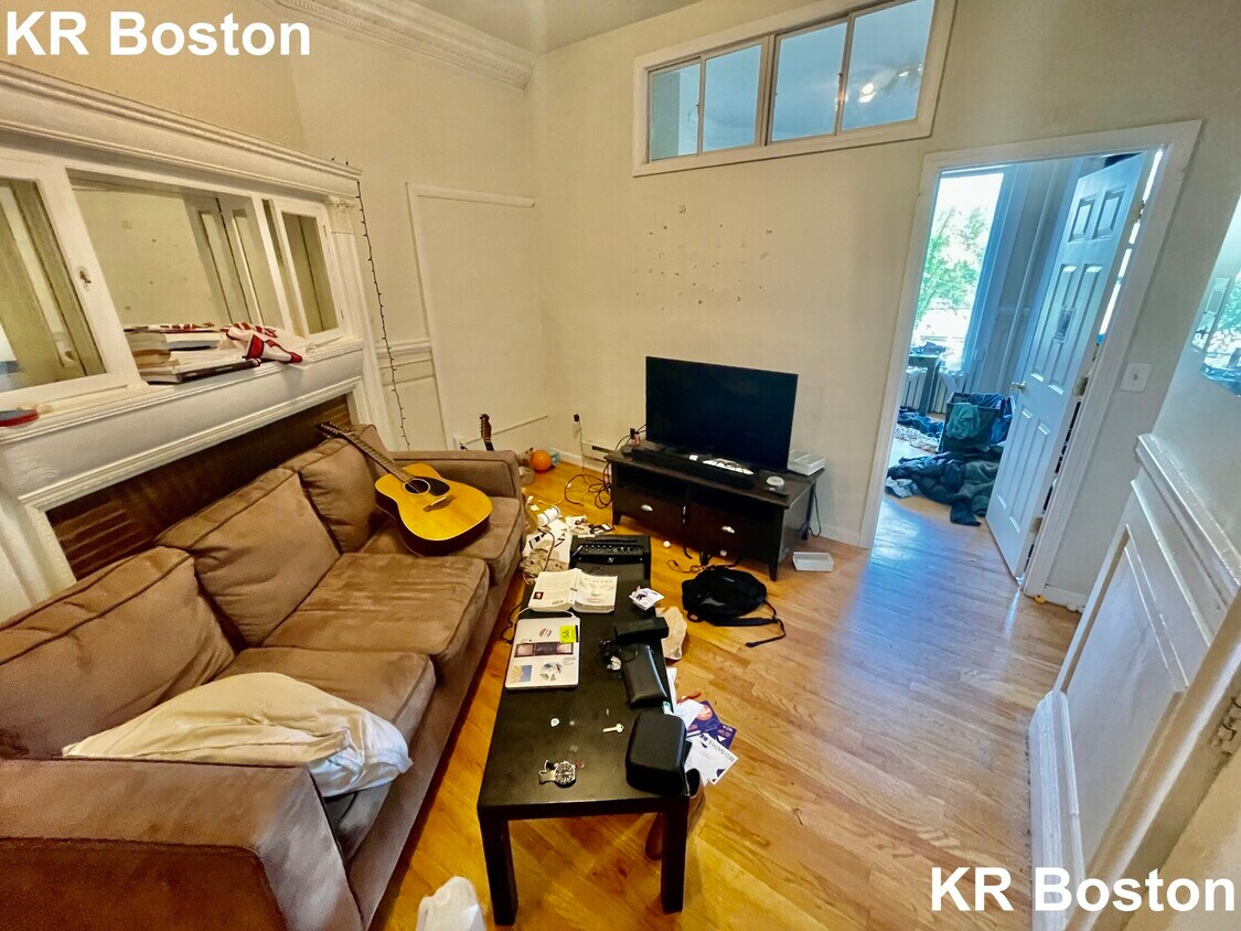 Foto del edificio - 176 Bay State Rd