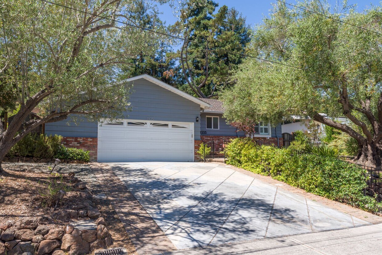 Primary Photo - Beautifully Landscaped Ranch Home in West ...