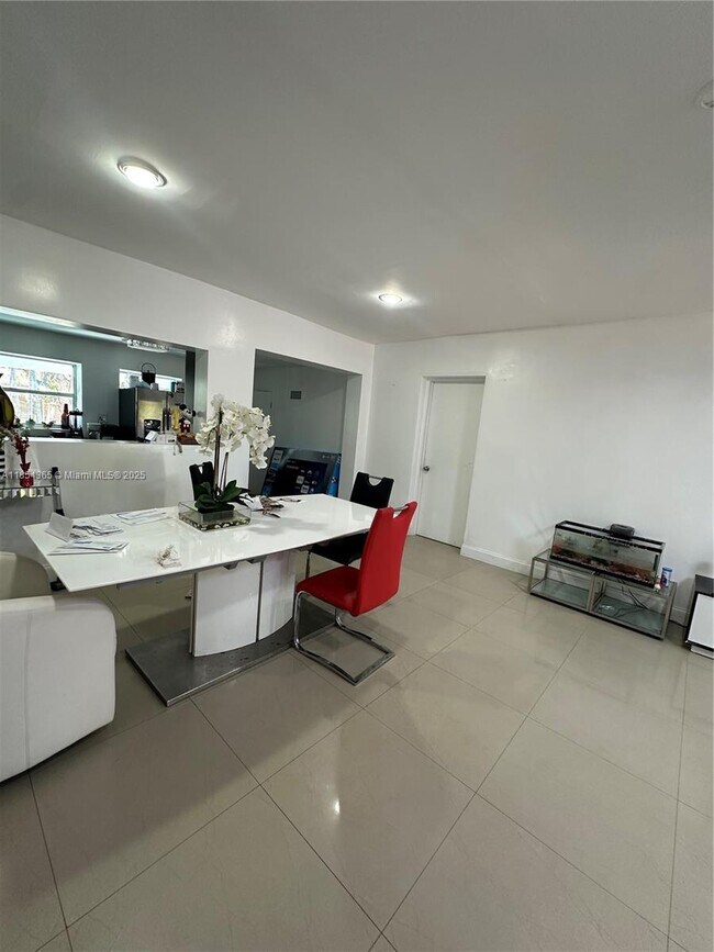 Foto del edificio - 16030 Miami Dr