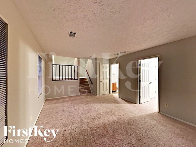 Foto del edificio - 1998 Glenwood Downs Dr