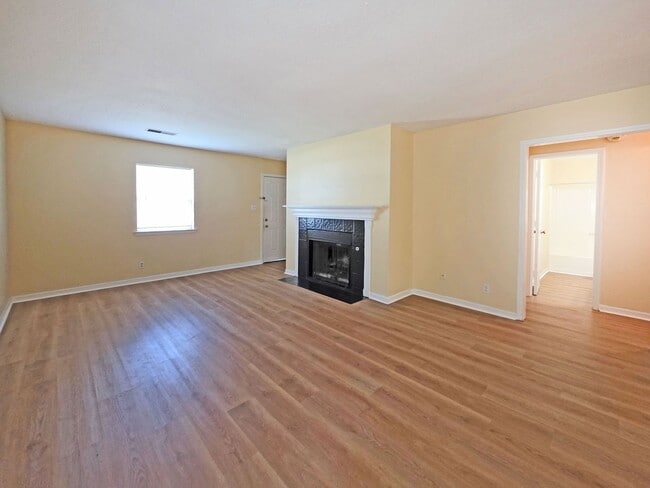 Foto del edificio - Charming 2-Bedroom Duplex in the Heart of ...