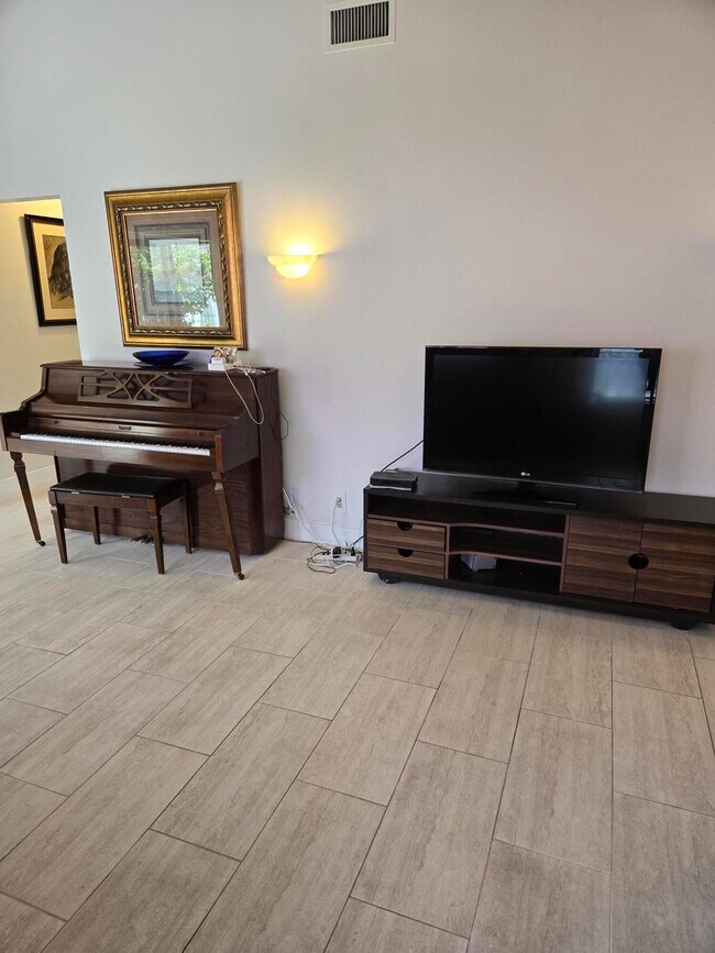 Foto del edificio - 8081 Springtree Rd