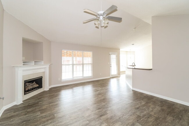 Building Photo - 6179 Sandbourne E