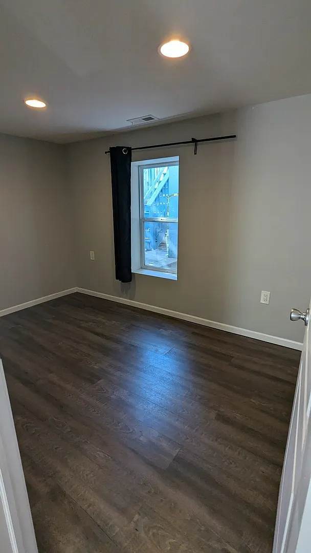 Foto del edificio - 1629 W Beach Ave