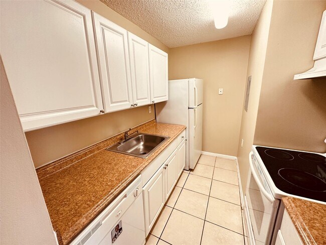 Foto del edificio - 1162 Lake Terry Dr