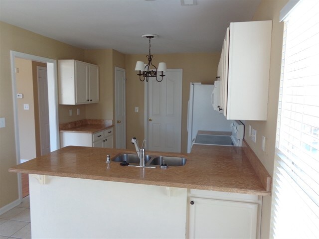 Building Photo - 2556 Governors Pointe Ct NE