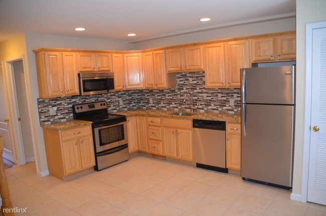 Building Photo - 2 br, 2 bath Townhome - 22 Marie Pl Unit 3