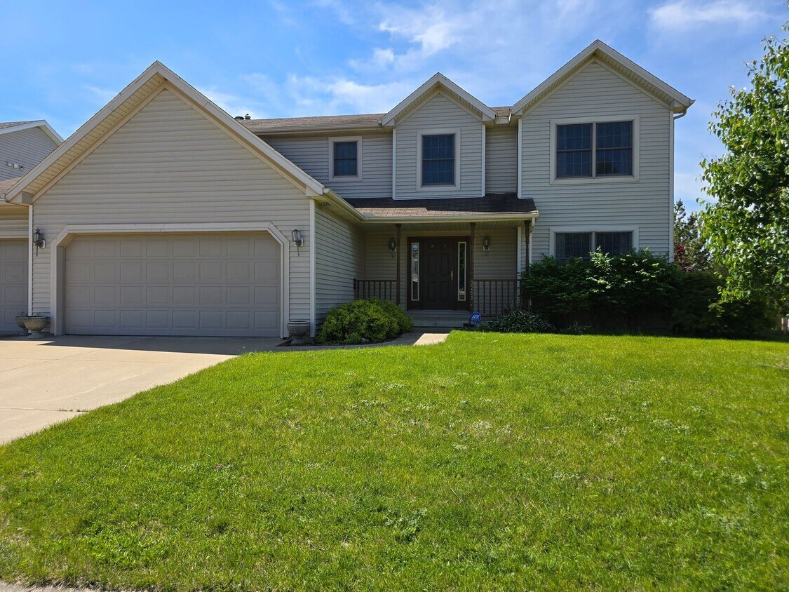 Primary Photo - Beautiful 4 bedroom home in Normal!