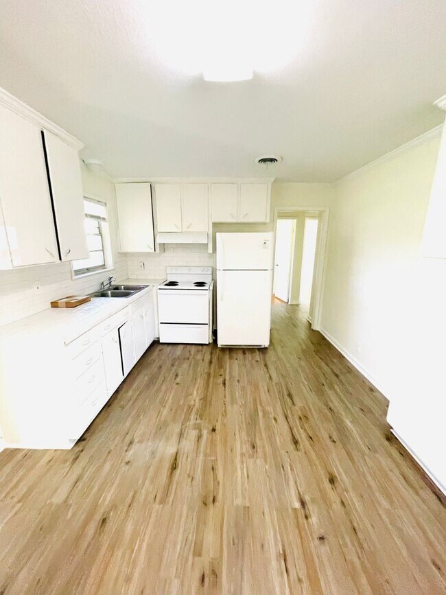 Foto del edificio - ** 3 bed 2.5 bath located in Southlawn ** ...