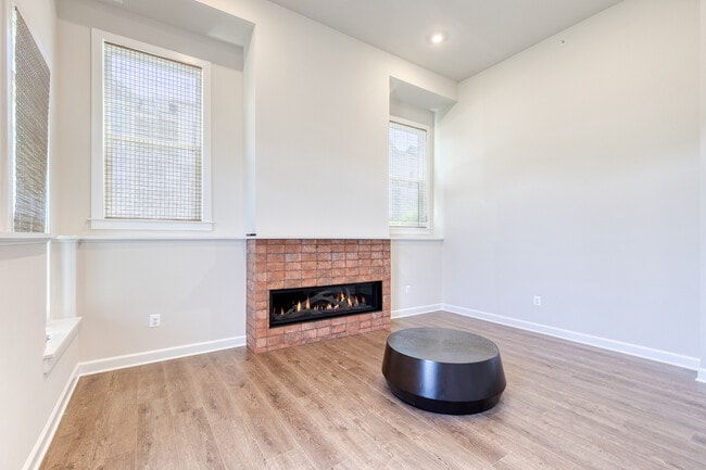 Building Photo - 200 Hickory Hollow Ct