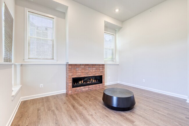 Foto del edificio - 200 Hickory Hollow Ct