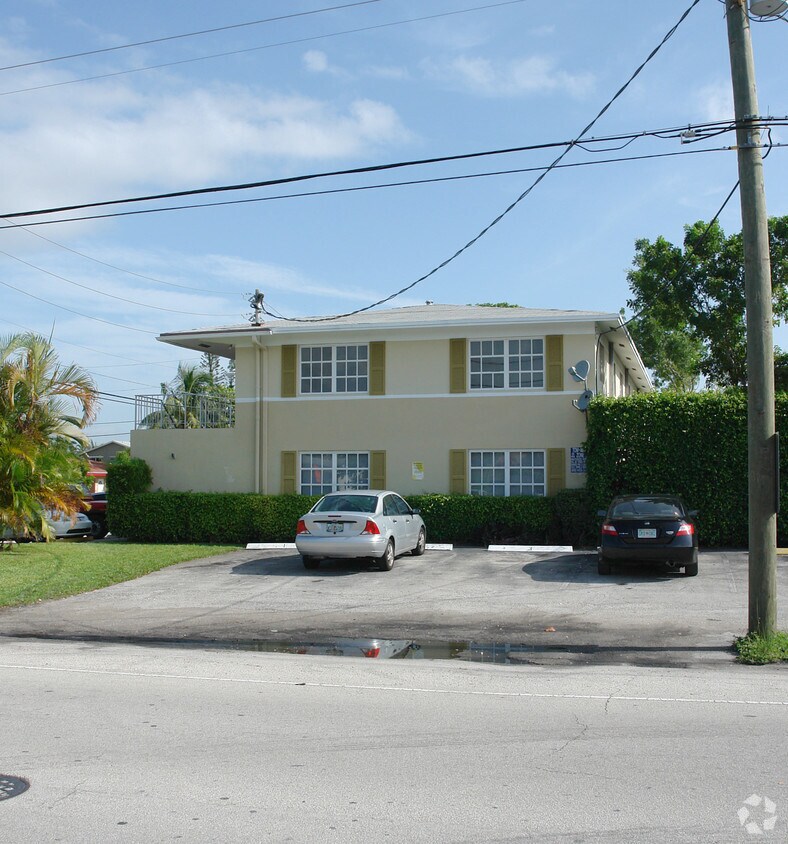 Building Photo - 305 NE 16th St