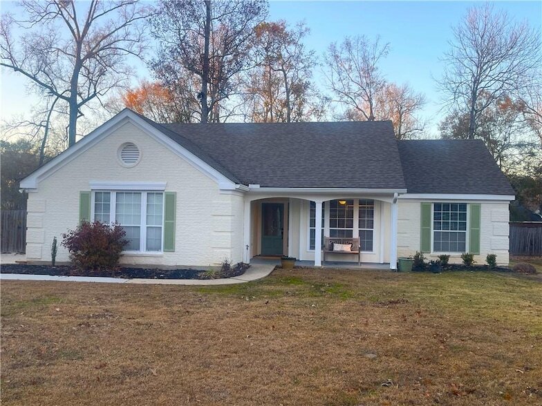 Primary Photo - 1010 Live Oak Loop