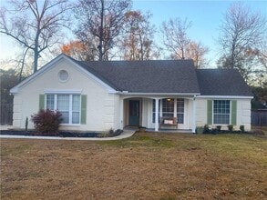 Building Photo - 1010 Live Oak Loop