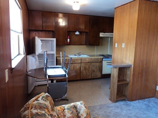 Primary Photo - 100 W Austin Ave