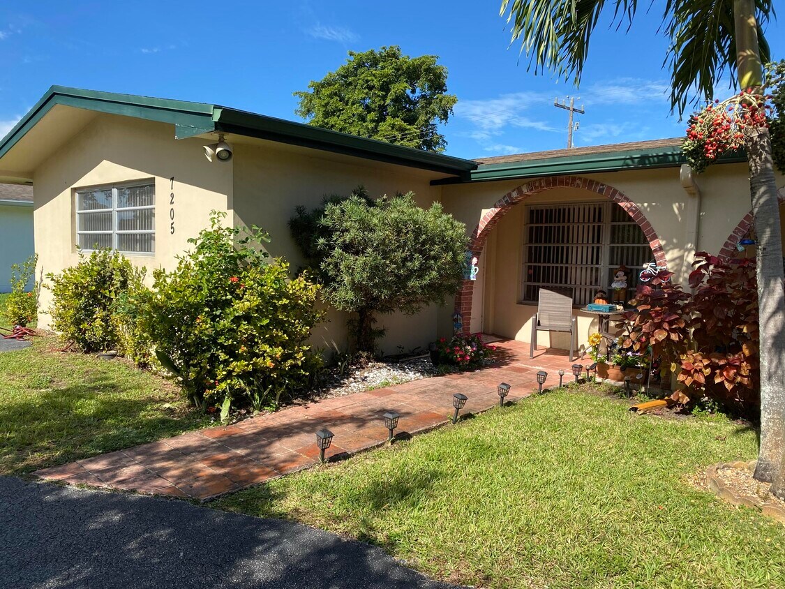 7205 NW 15th St, Plantation, FL 33313 Townhome Rentals in Plantation