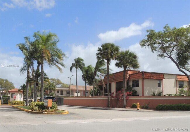 Building Photo - 20910 NE 8th Ct
