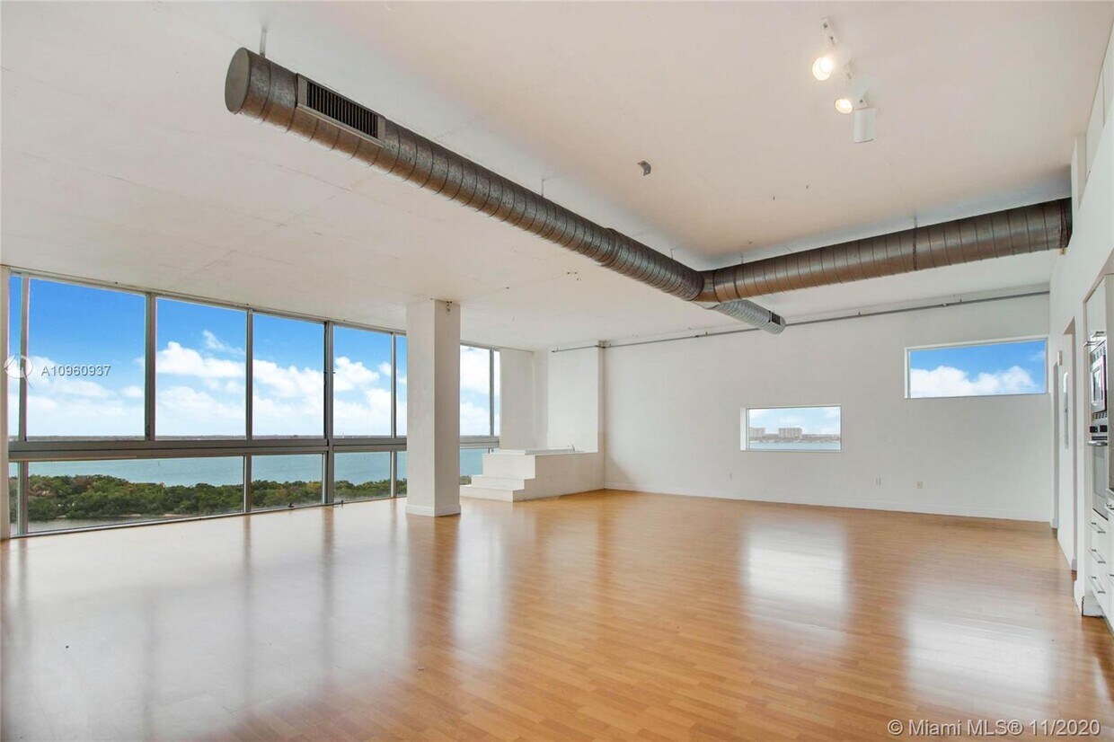 Foto principal - 7934 West Dr