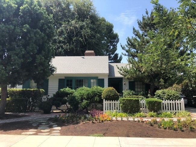 Building Photo - COMING SOON! Beautiful Home near Warner Brothers Studio! AVAILABLE 6/10/2026