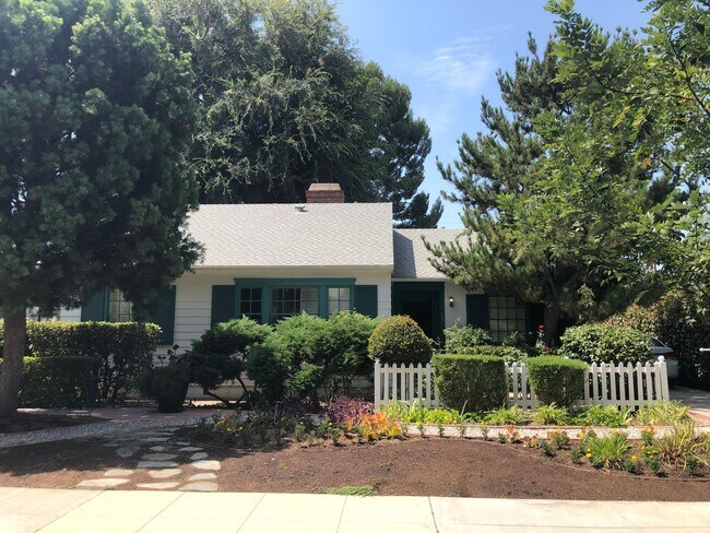 Foto del edificio - COMING SOON! Beautiful Home near Warner Brothers Studio! AVAILABLE 6/10/2026