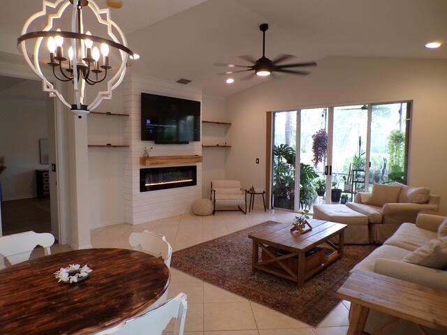 Building Photo - 4015 NW Deer Oak Dr