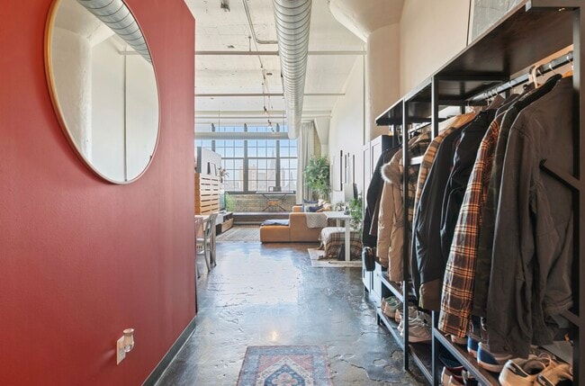 Building Photo - 500 Robert St N