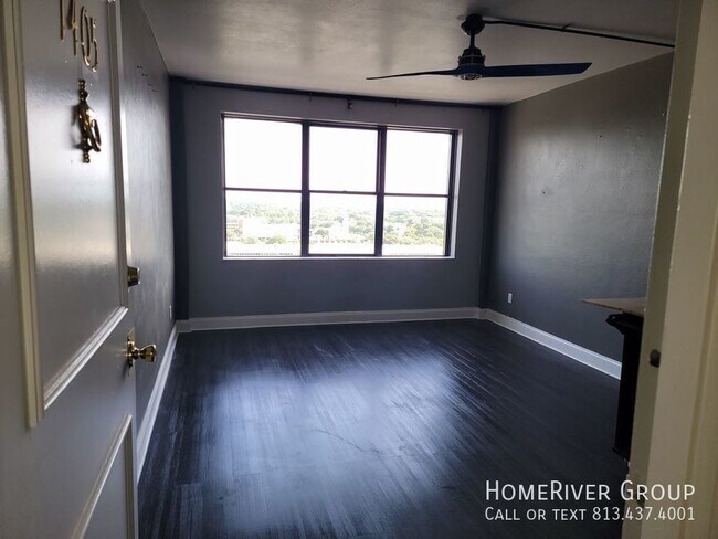 Building Photo - Eclectic Artist loft 1 bedroom