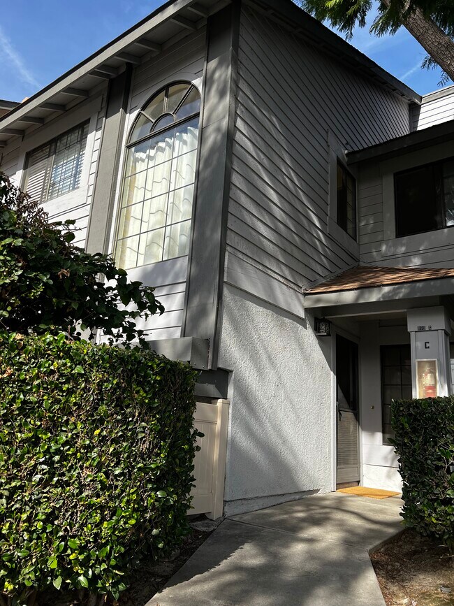 883 W 34th St Unit C, Long Beach, CA 90806 Condo for Rent in Long