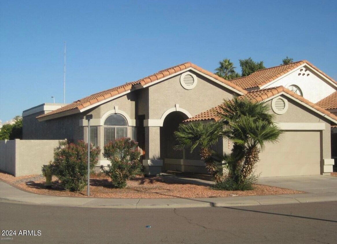 Primary Photo - 825 N Cholla St
