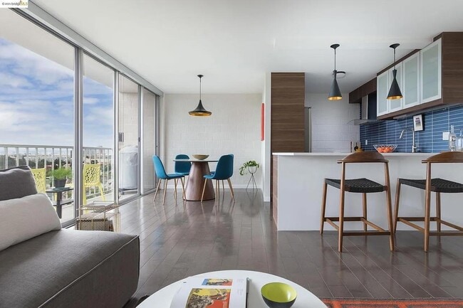 Building Photo - 1 Kelton Ct