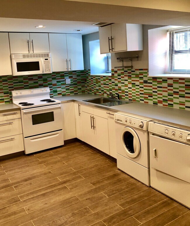 Washer/Dryer - 1139 N Winchester Ave